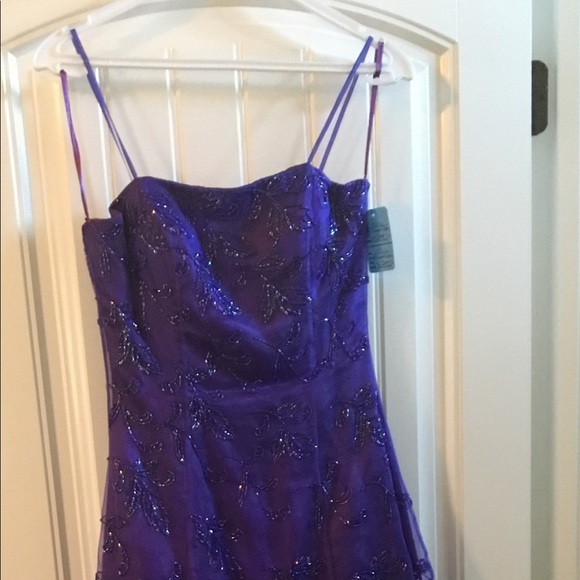 Dresses - Picture 2 of 2